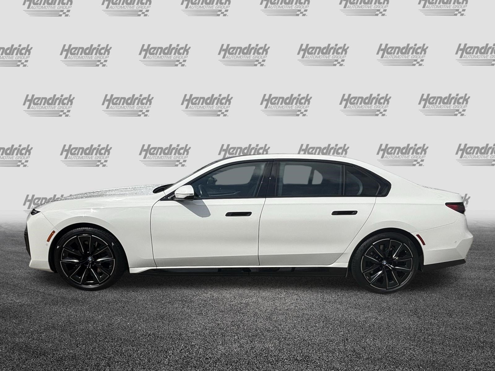 Used 2024 BMW i7 xDrive60 AWD/4WD image 8