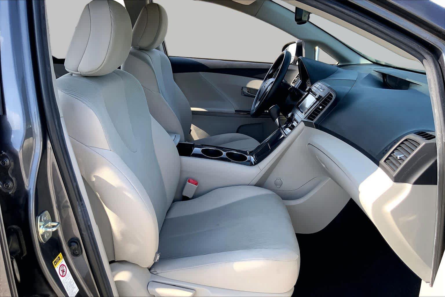Used 2013 Toyota Venza LE w/ LE Convenience Pkg FWD image 9