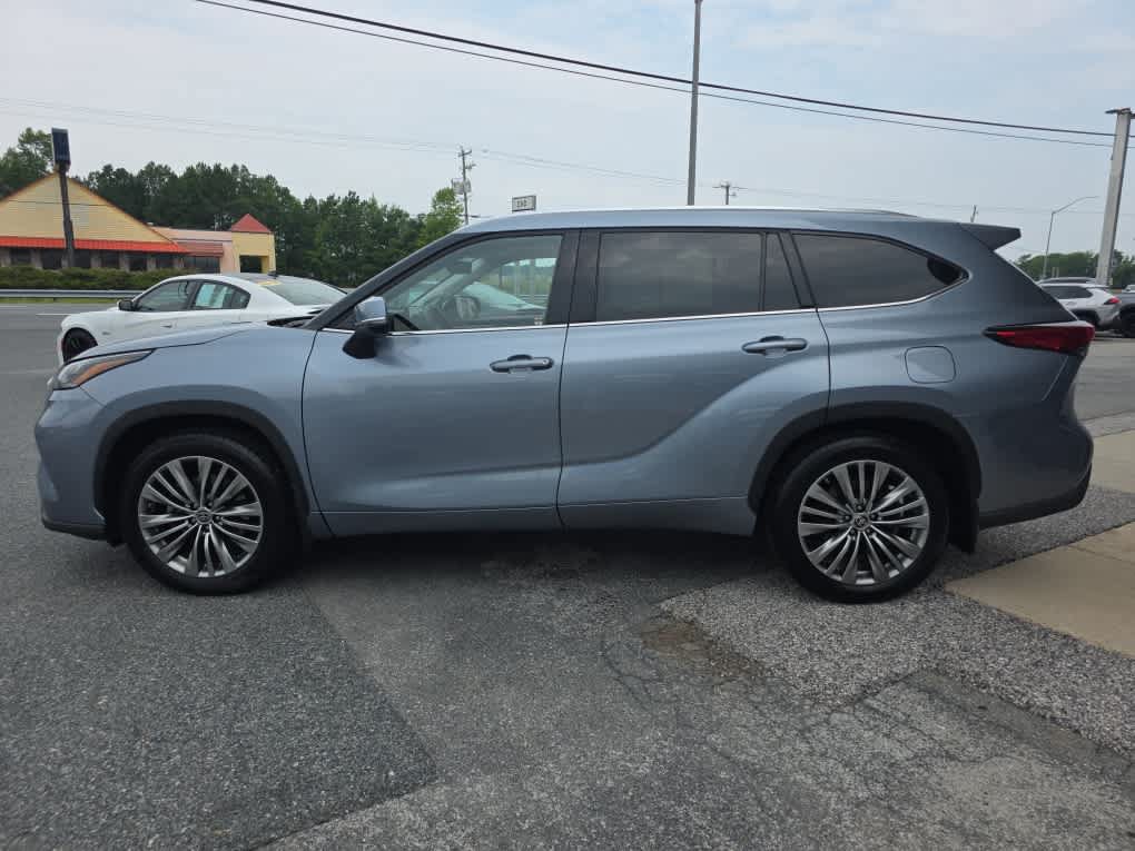 Used 2021 Toyota Highlander Platinum AWD/4WD image 3