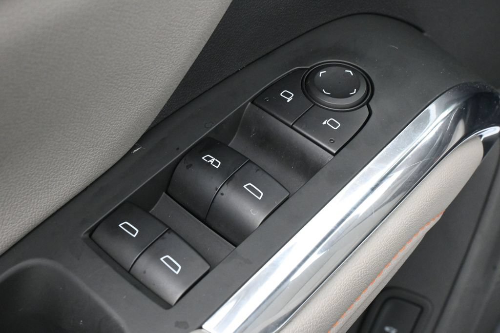 Used 2025 Chevrolet Traverse LT FWD image 14