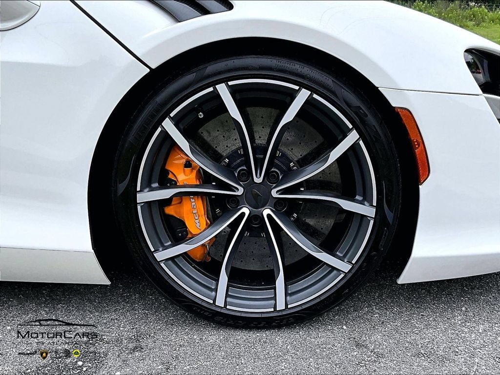 Used 2025 McLaren Artura Spider RWD image 27