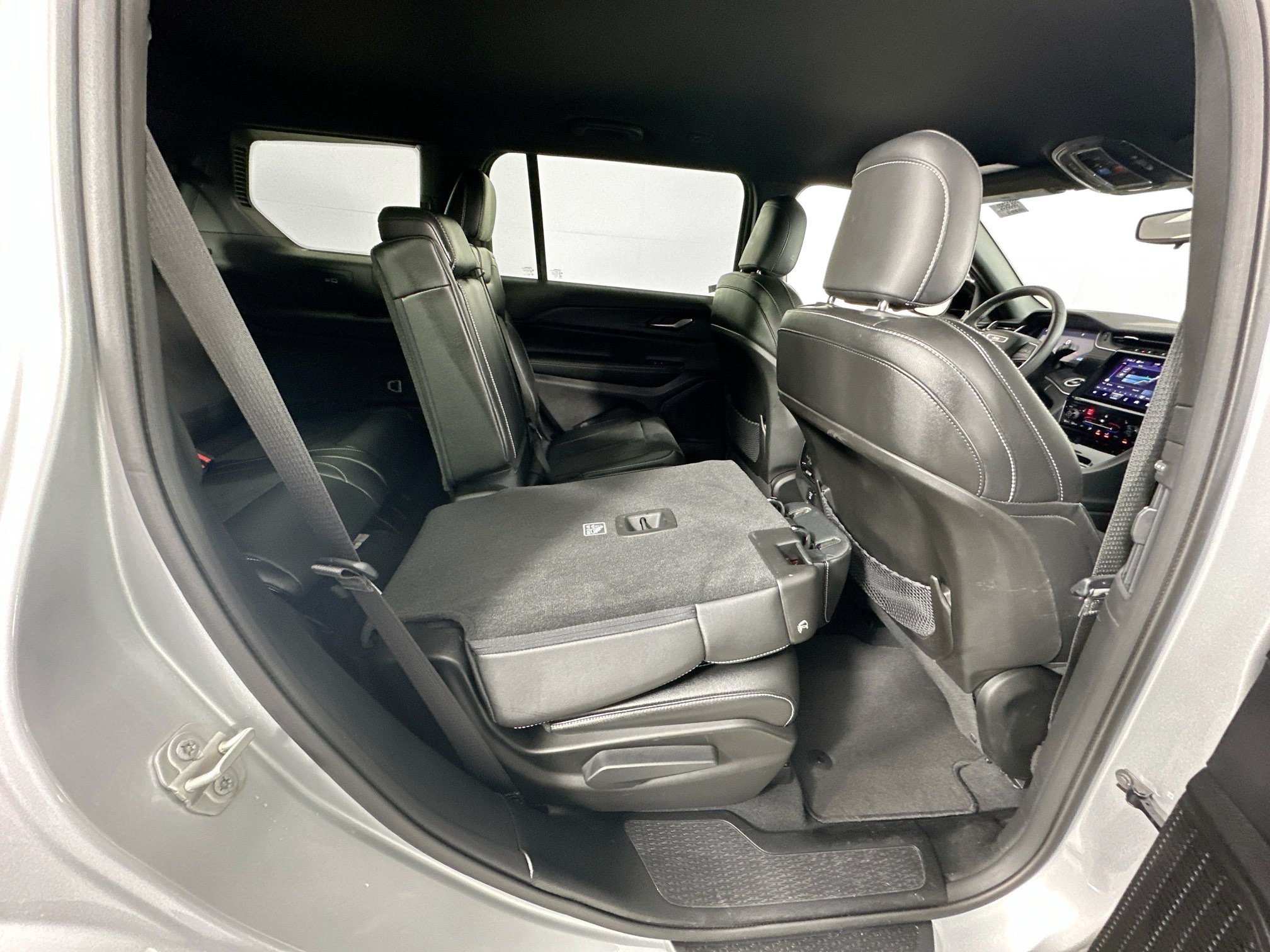 Used 2023 Jeep Grand Cherokee L Laredo RWD image 27