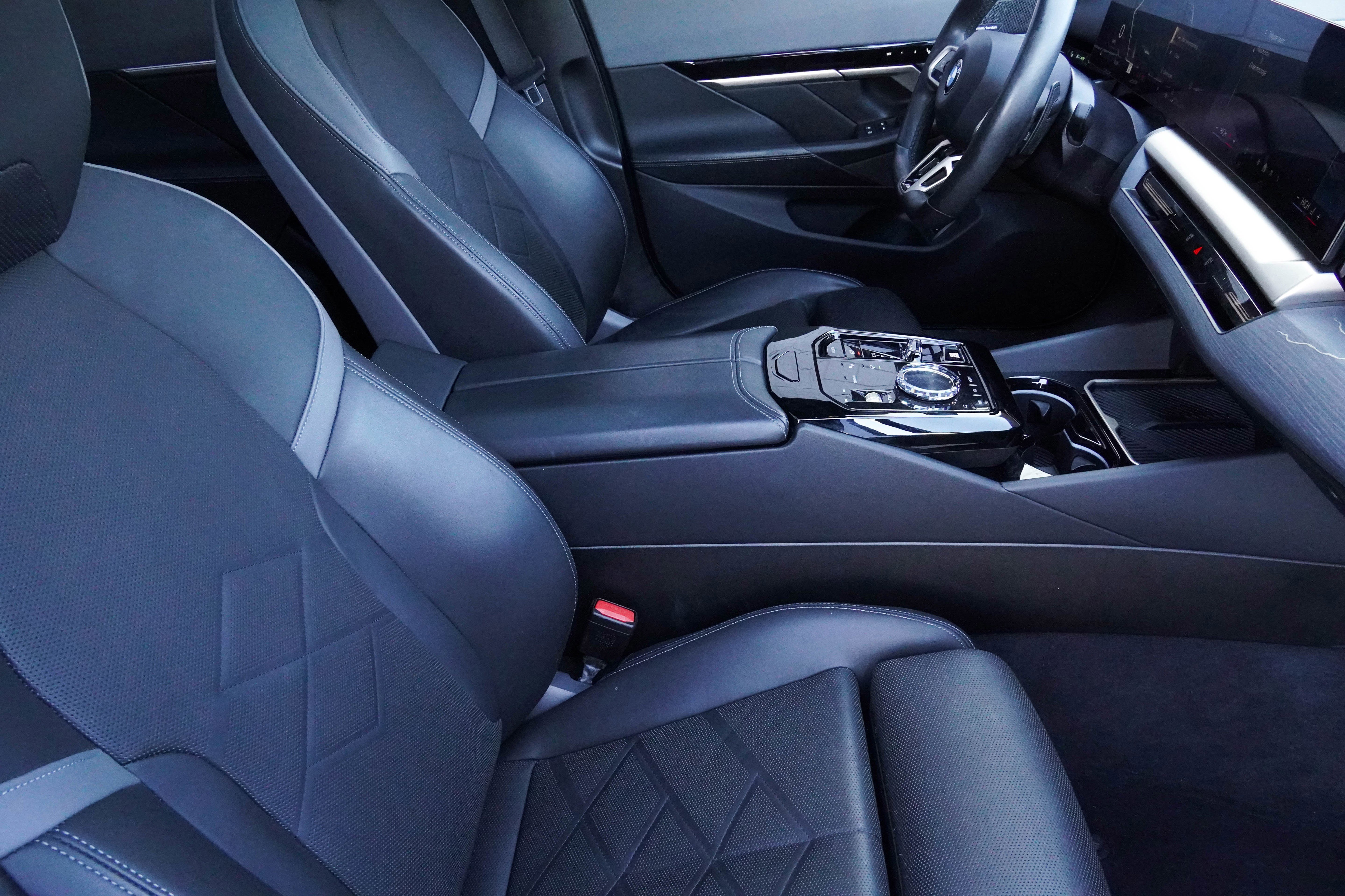 Certified 2024 BMW 530i w/ Executive Package image 12