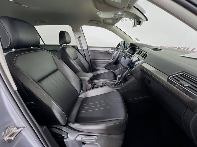 Used 2024 Volkswagen Tiguan SE image 40