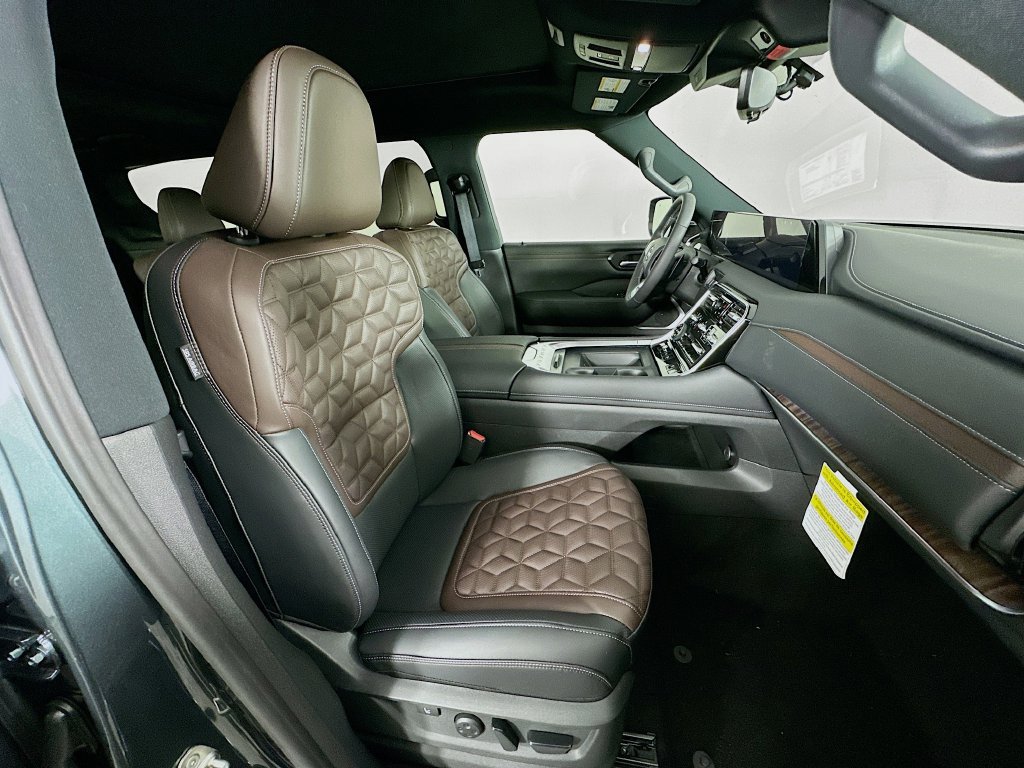 New 2026 Nissan Armada Platinum Reserve w/ Accent Package AWD/4WD image 38