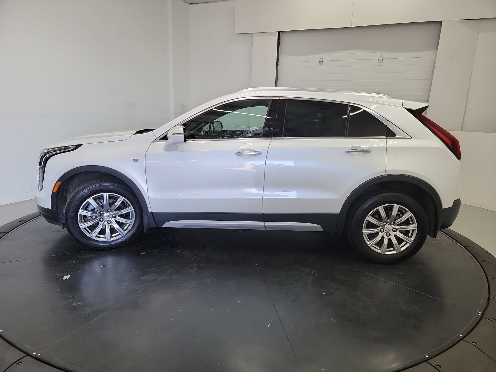 Used 2023 Cadillac XT4 Premium Luxury w/ Cold Weather Package AWD/4WD image 4