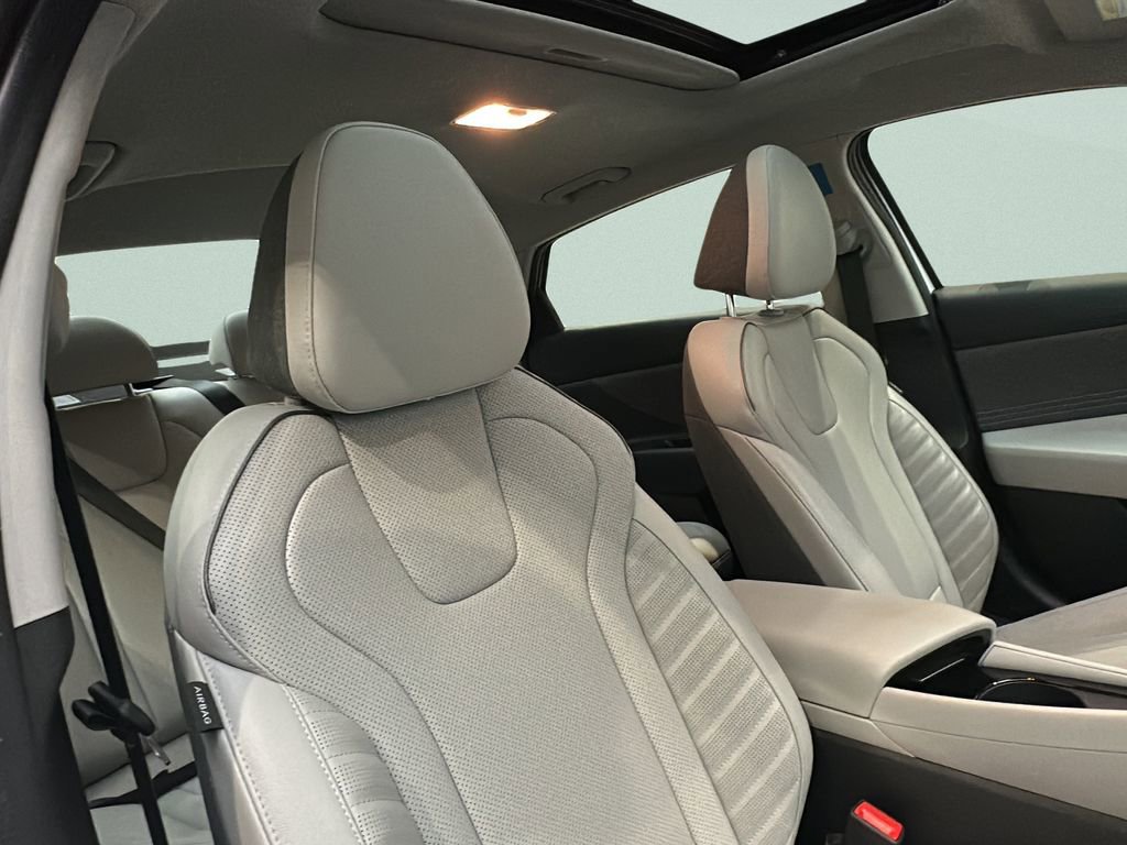 Certified 2025 Hyundai Elantra Limited image 16