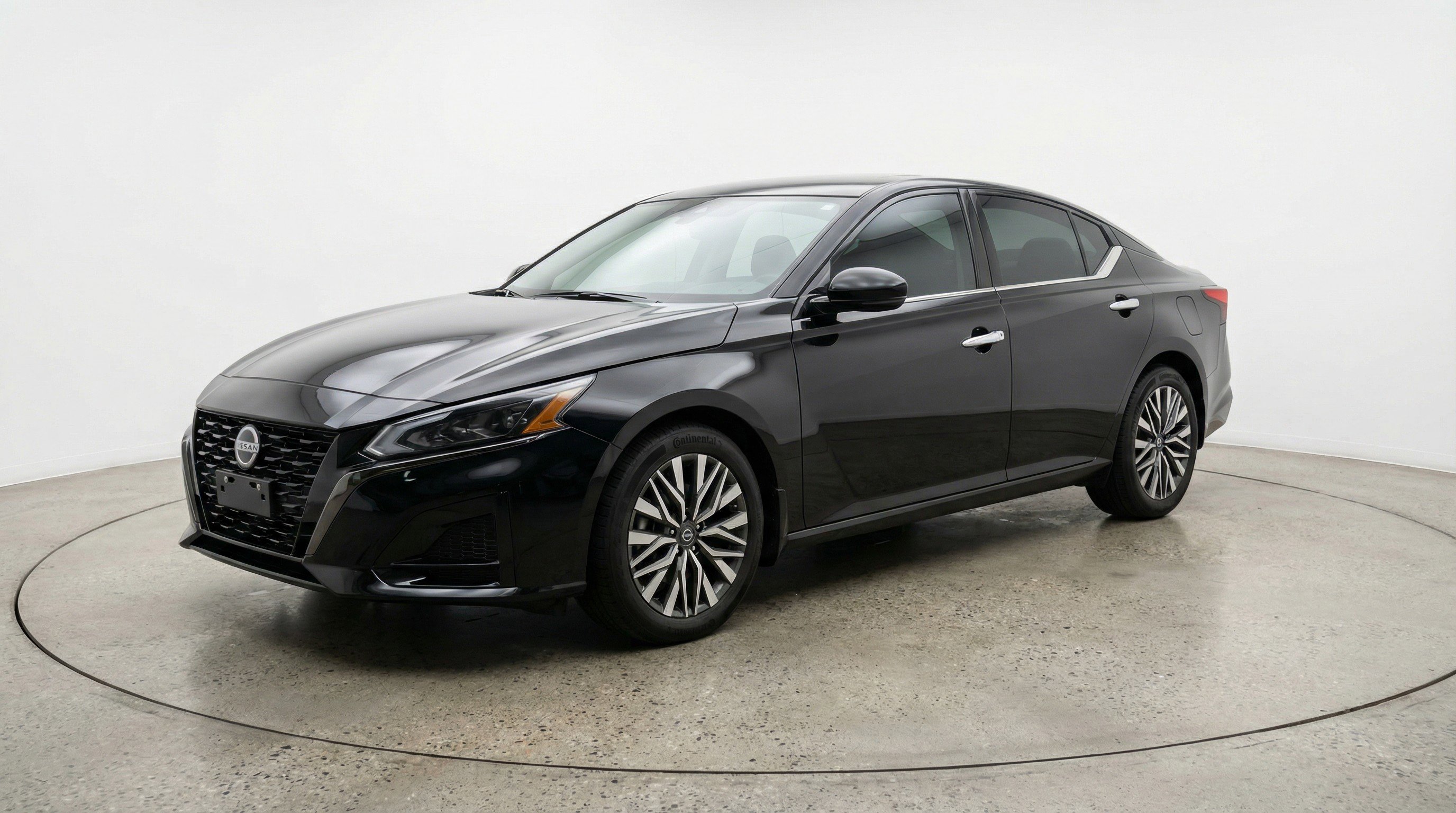 Used 2025 Nissan Altima 2.5 SV FWD image 3