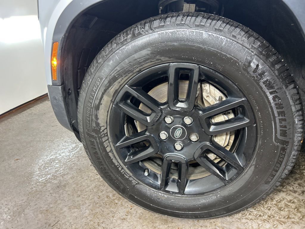 Used 2023 Land Rover Defender 130 SE image 25