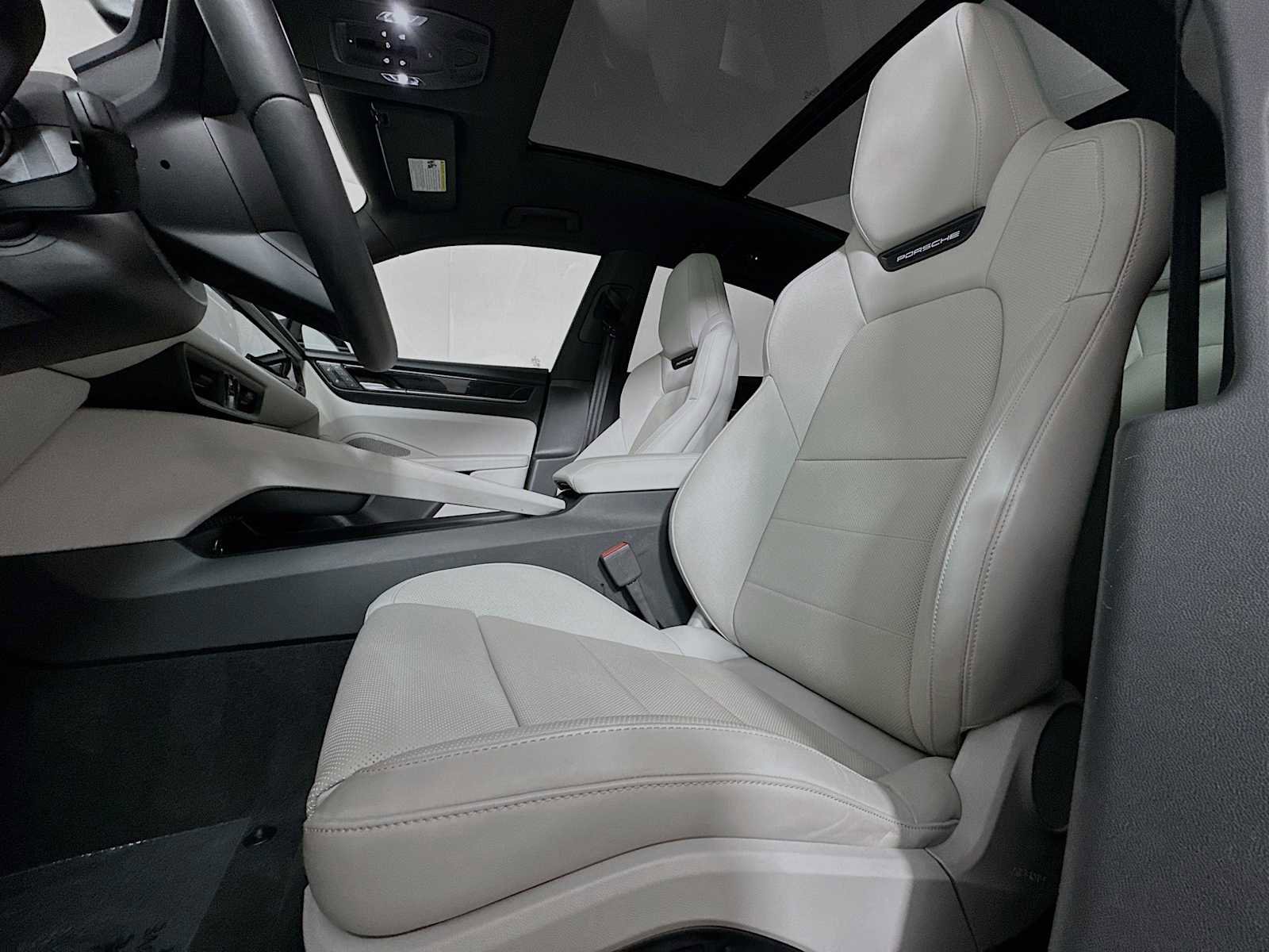 Used 2025 Porsche Macan Electric image 5