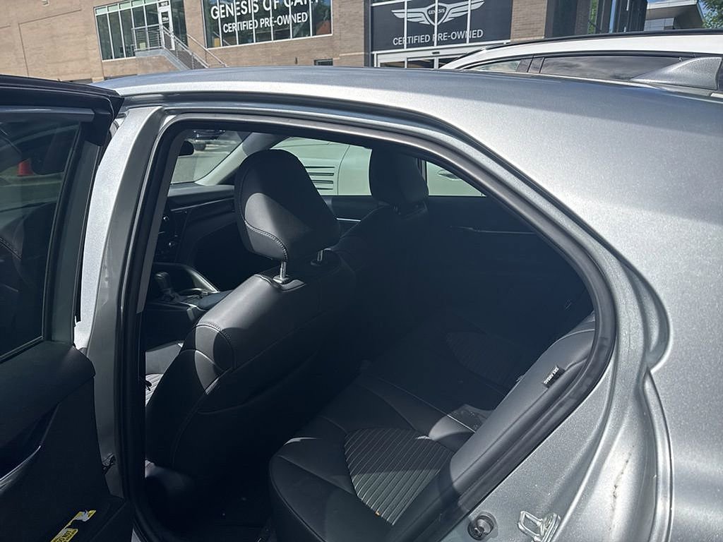 Used 2023 Toyota Camry SE FWD image 8