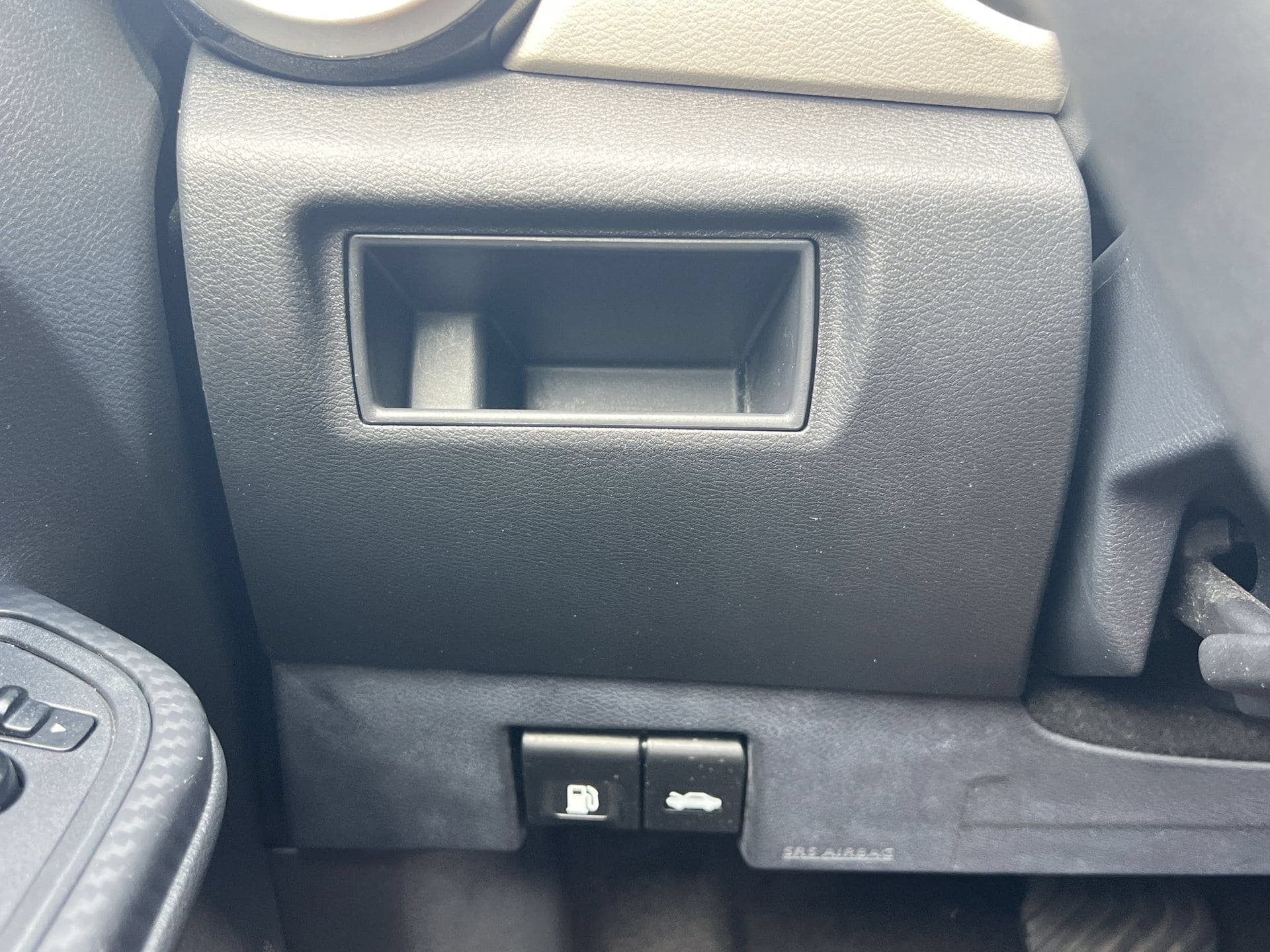 Used 2022 Nissan Versa SV FWD image 13