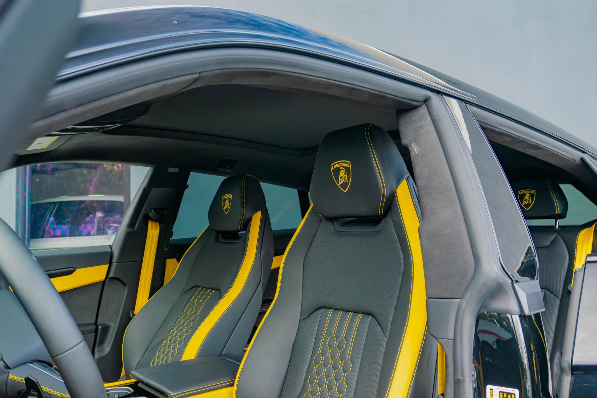 Used 2025 Lamborghini Urus SE image 12