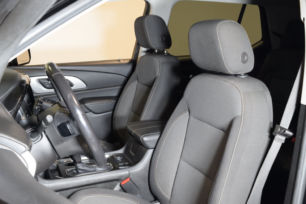 Used 2018 Chevrolet Traverse LT FWD image 3