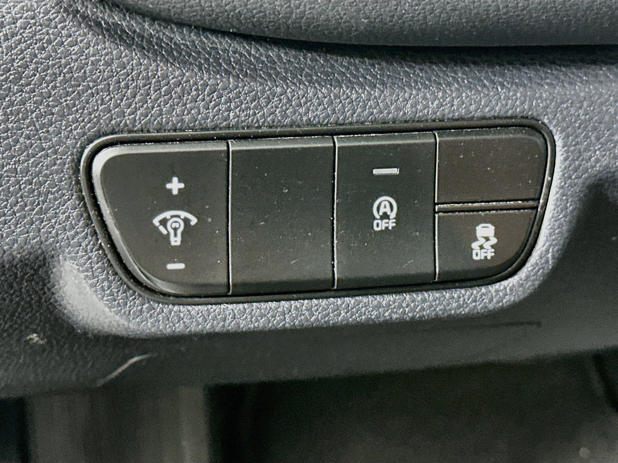 Used 2025 Kia Seltos LX AWD/4WD image 17