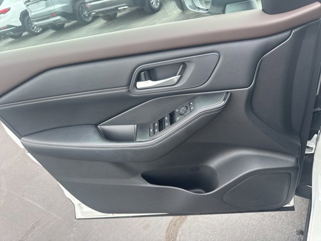 Used 2023 Nissan Rogue SV w/ SV Premium Package image 19