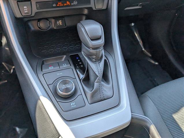 Used 2025 Toyota RAV4 LE image 12