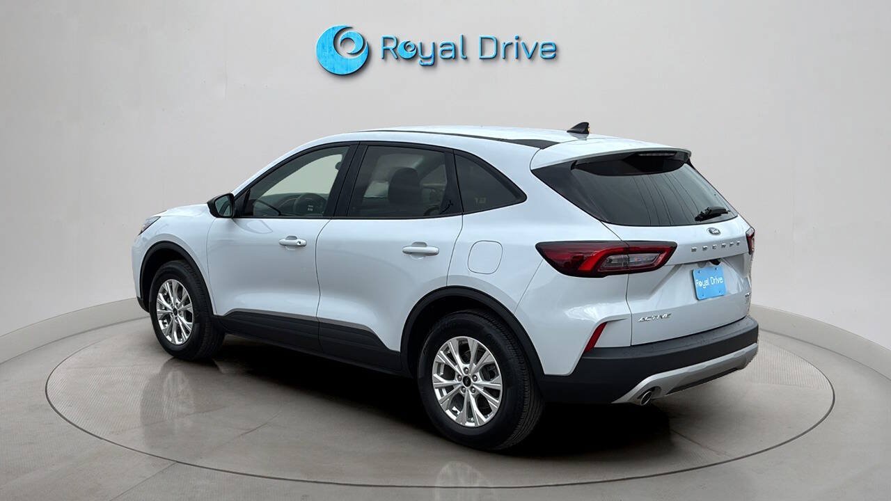 Used 2025 Ford Escape Active AWD/4WD image 4