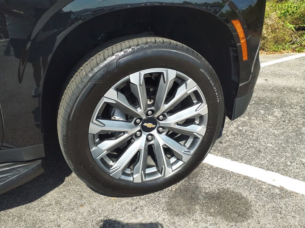 Used 2025 Chevrolet Tahoe High Country AWD/4WD image 9