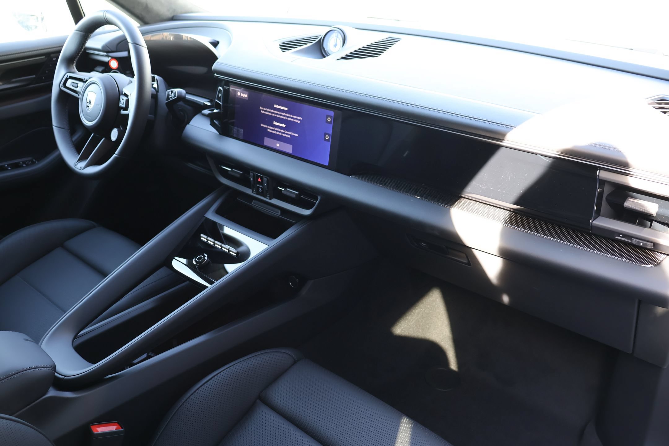 New 2026 Porsche Macan Turbo Electric AWD/4WD image 23