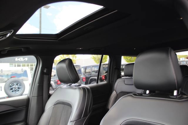 Used 2023 Jeep Grand Cherokee L Altitude AWD/4WD image 20