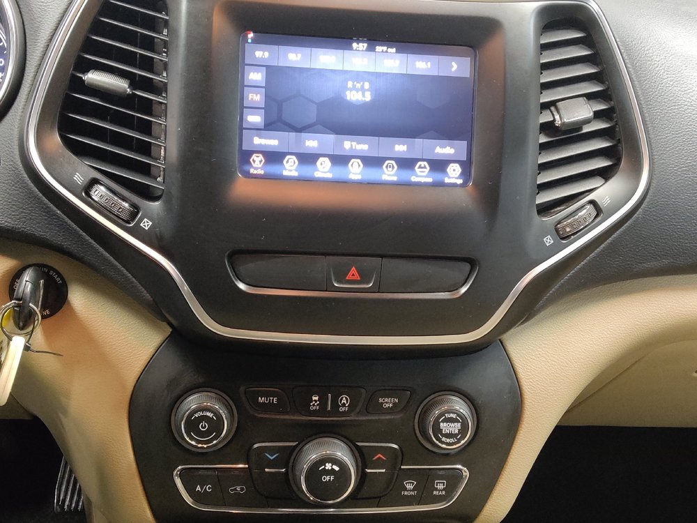 Used 2019 Jeep Cherokee Latitude w/ Popular Appearance Group FWD image 25