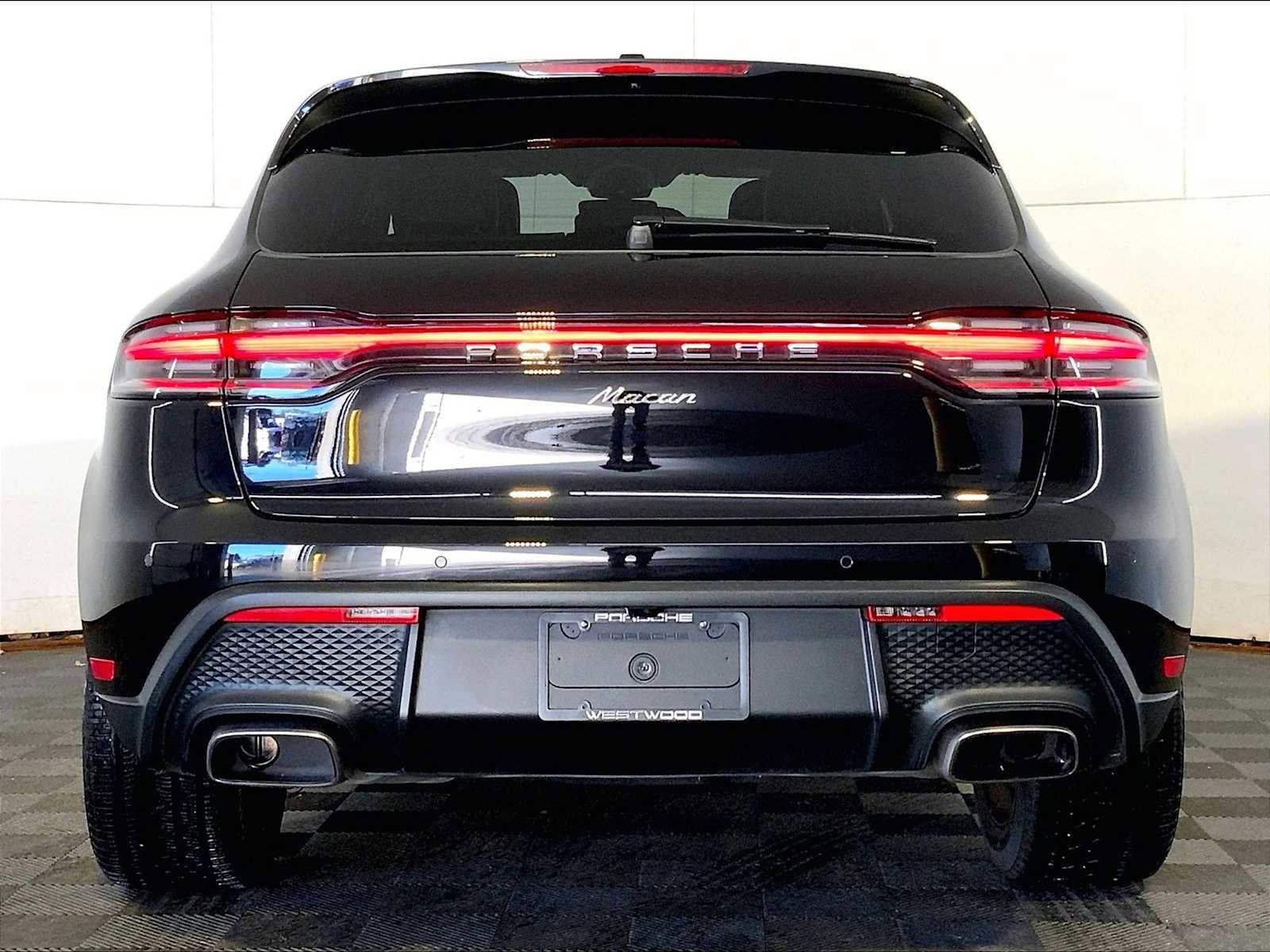 Certified 2025 Porsche Macan image 6