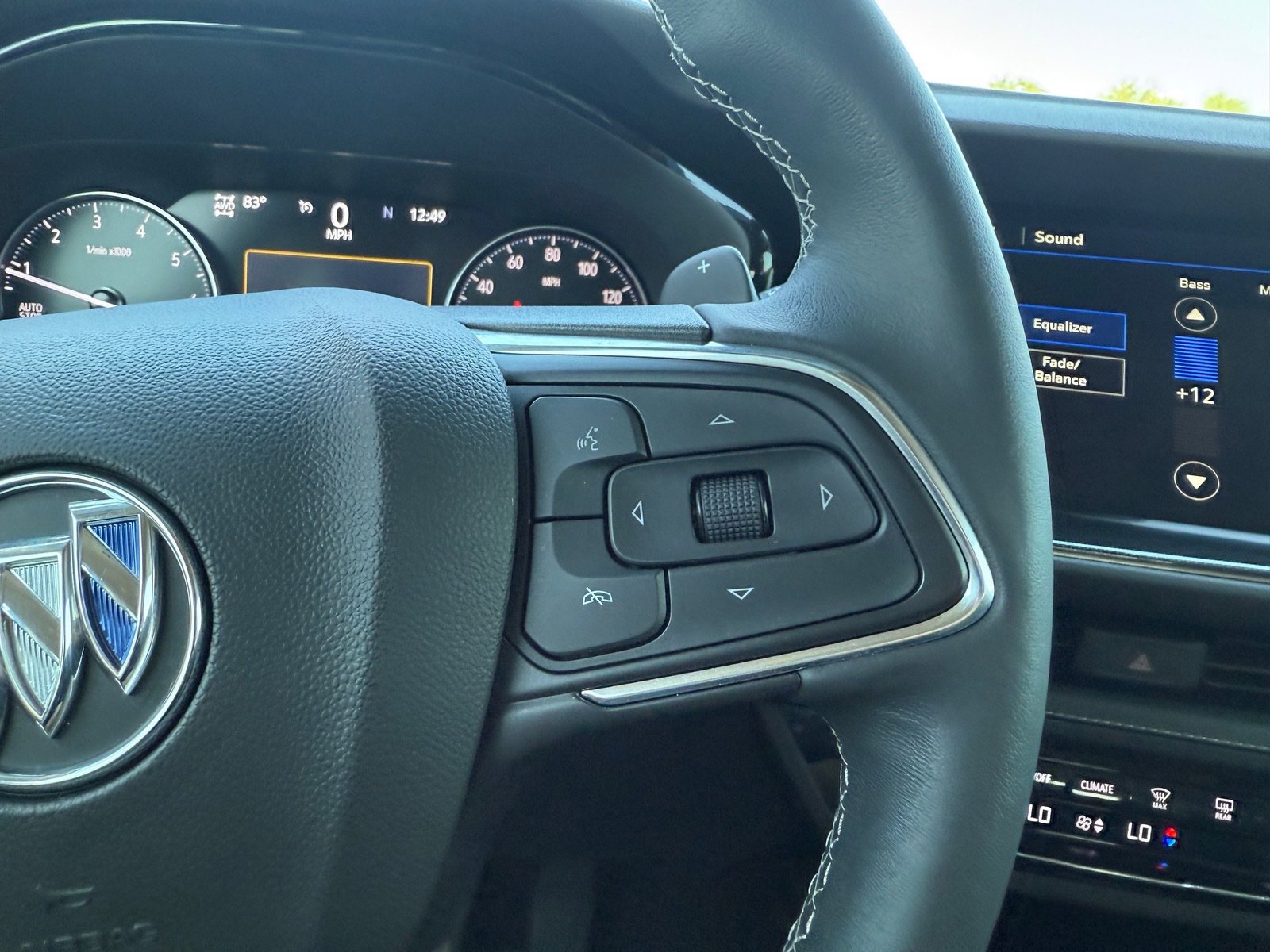 Used 2023 Buick Envision Essence image 28