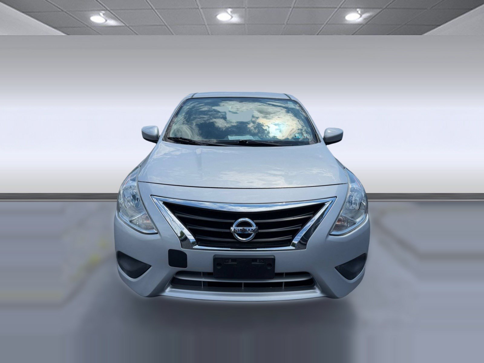 Used 2019 Nissan Versa SV FWD image 4