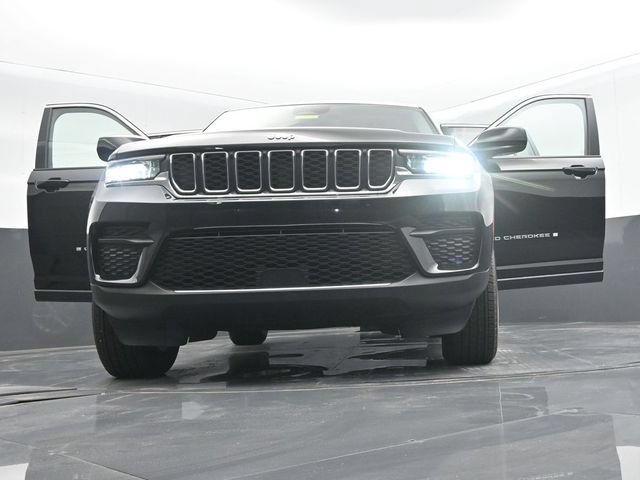 Used 2024 Jeep Grand Cherokee Laredo X AWD/4WD image 64
