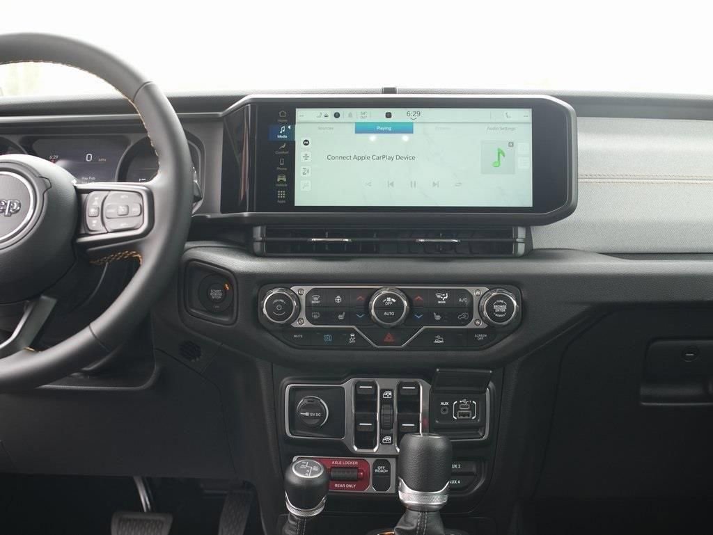 Used 2024 Jeep Wrangler Unlimited image 23