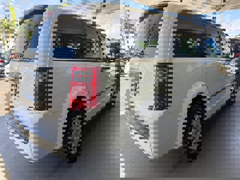 Used 2008 Dodge Grand Caravan SE image 9