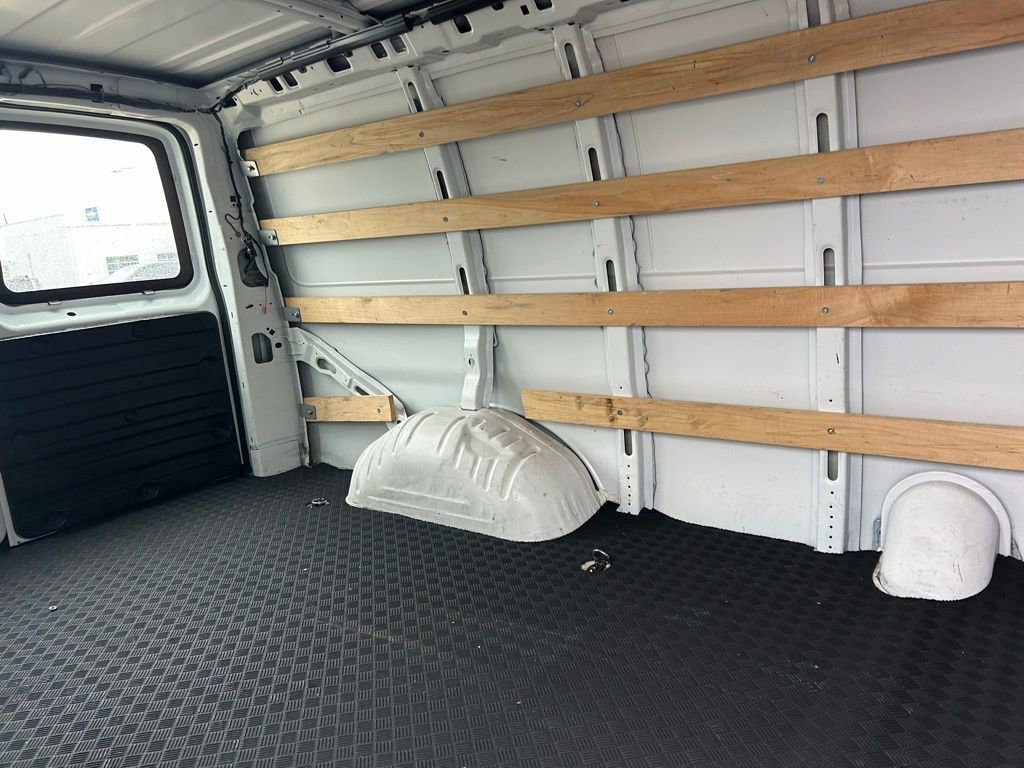 Used 2024 GMC Savana 2500 w/ Driver Convenience Package RWD image 5