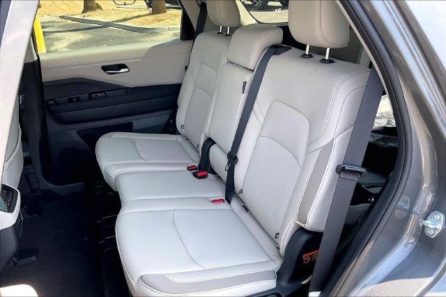 New 2026 Nissan Pathfinder SL w/ Cargo Package FWD image 16