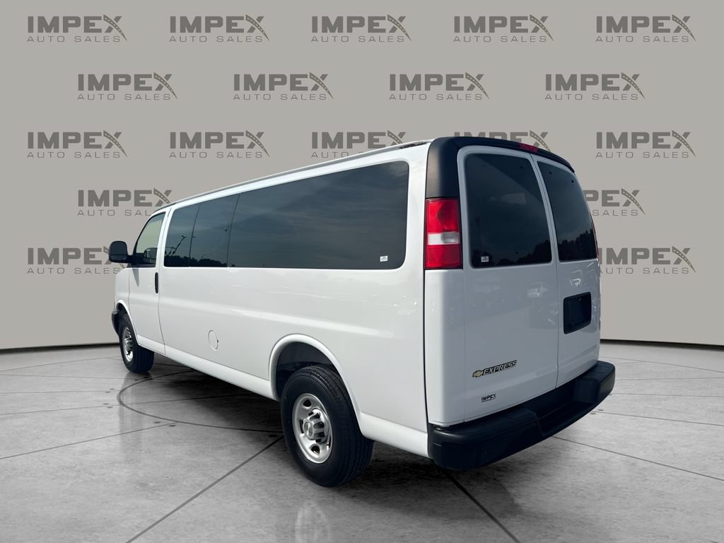 Used 2025 Chevrolet Express 3500 LS RWD image 2