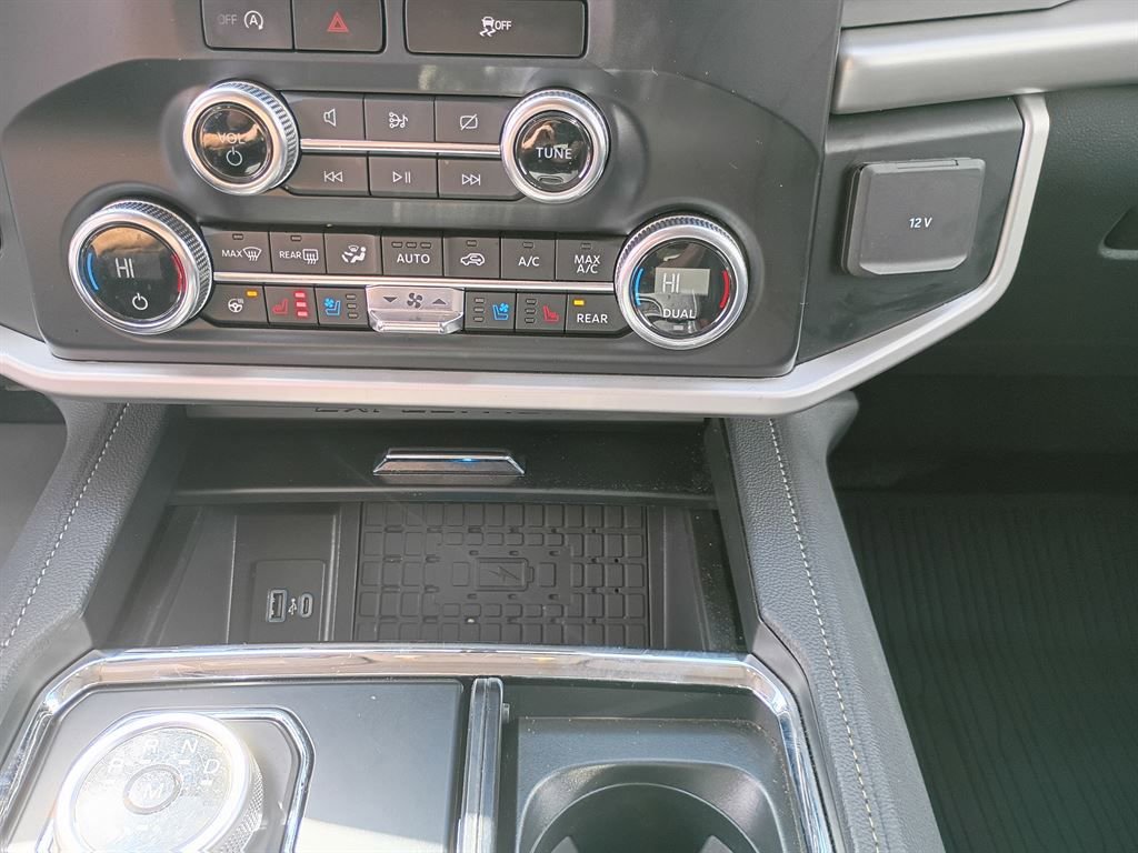 Used 2024 Ford Expedition XLT image 16