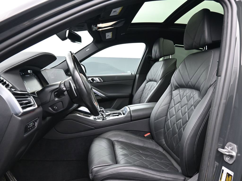 Used 2023 BMW X6 M50i w/ Premium Enhanced Package image 10