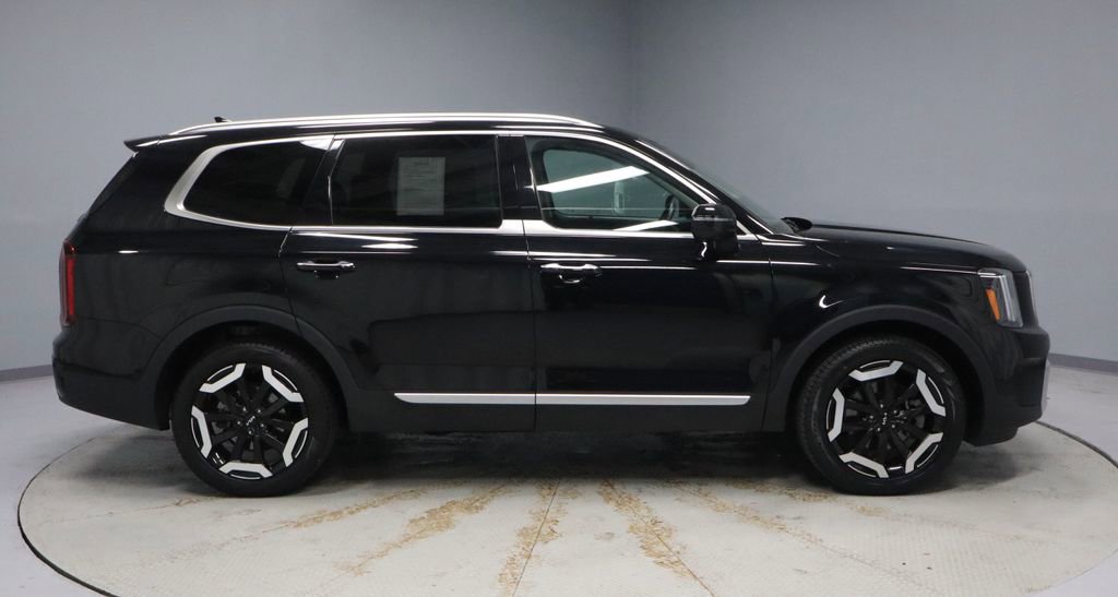 Used 2025 Kia Telluride S image 12