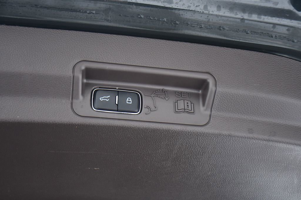 Used 2023 Ford Explorer Platinum w/ Technology Package image 20