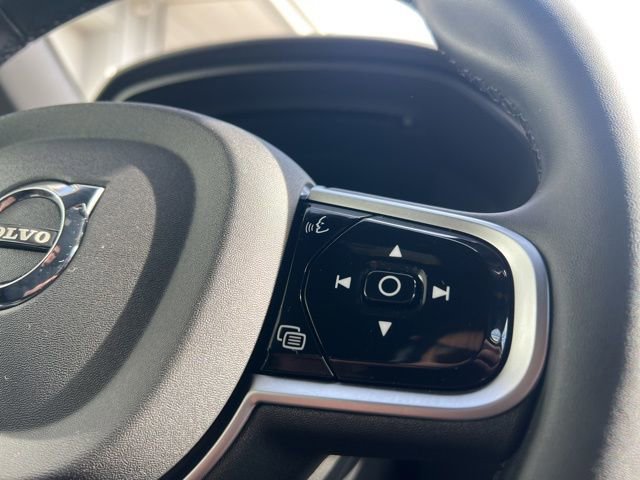 Used 2025 Volvo V60 B5 Cross Country Plus image 32