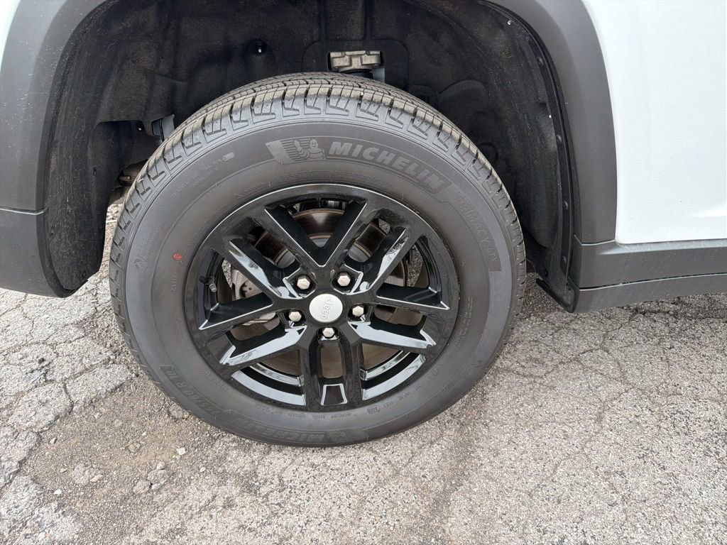 Certified 2025 Jeep Grand Cherokee Laredo X w/ Luxury Tech Group I AWD/4WD image 34
