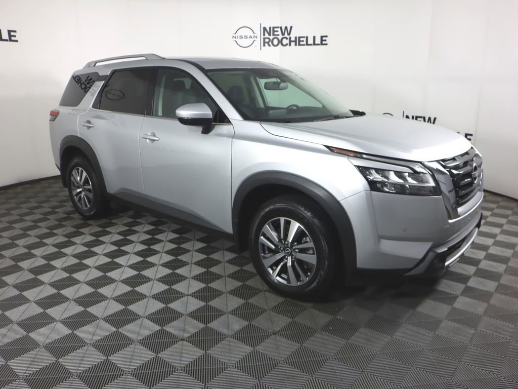Used 2022 Nissan Pathfinder SL AWD/4WD image 4