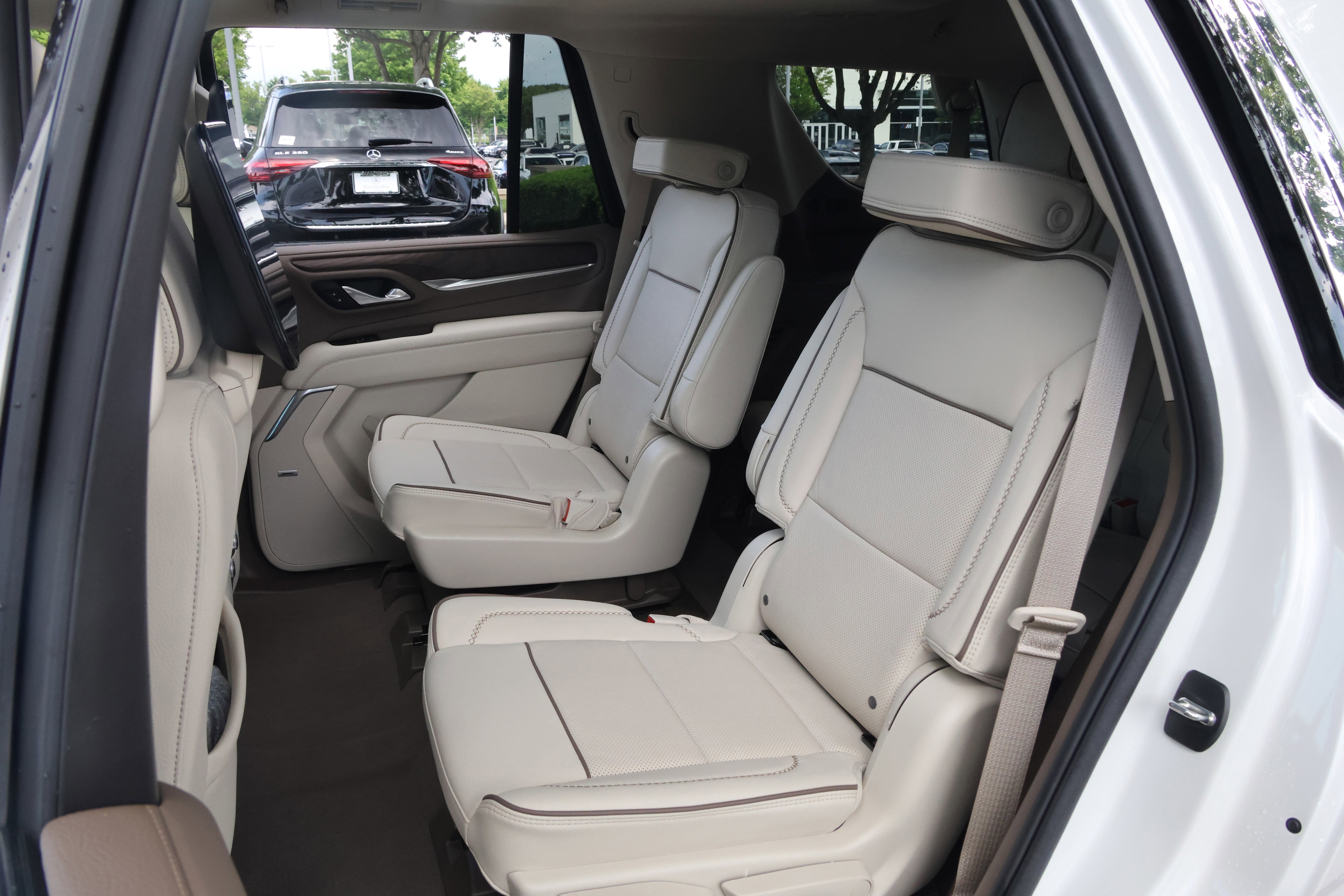 Used 2024 GMC Yukon Denali w/ Advanced Technology Package AWD/4WD image 37