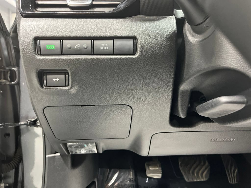 Used 2023 Nissan Sentra SR w/ SR Premium Package FWD image 17