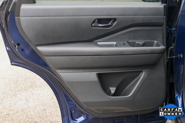 Used 2025 Nissan Pathfinder SV image 13