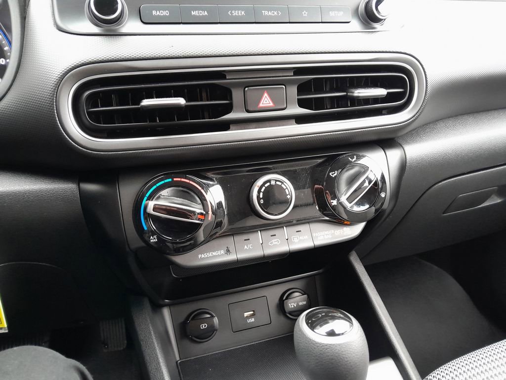 Used 2022 Hyundai Kona SE image 24
