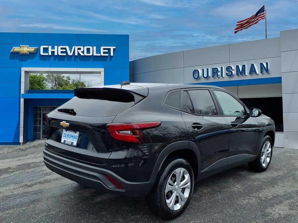 Used 2024 Chevrolet Trax LS image 3