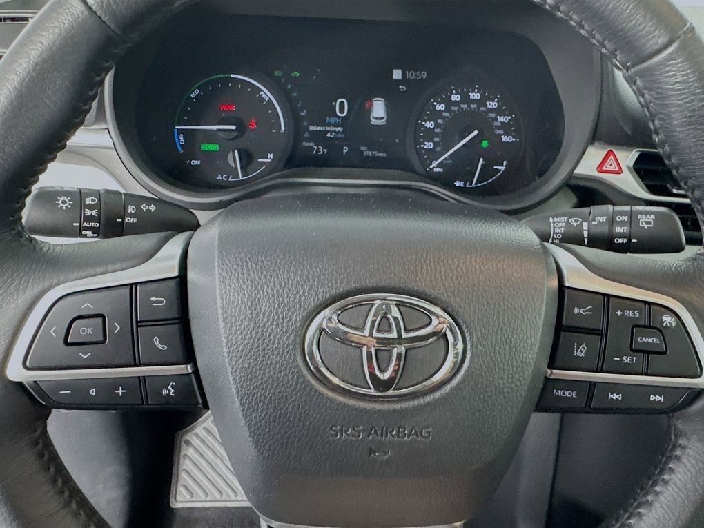 Used 2025 Toyota Sienna XLE w/ XLE Plus Package FWD image 16
