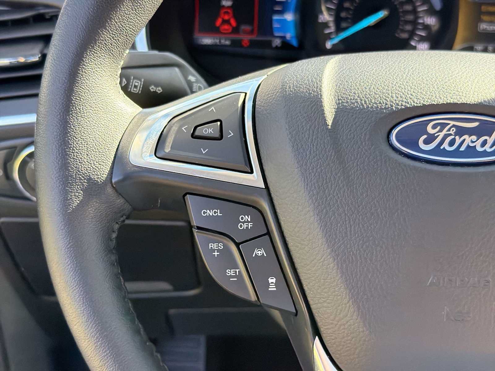 Used 2020 Ford Edge Titanium AWD/4WD image 21