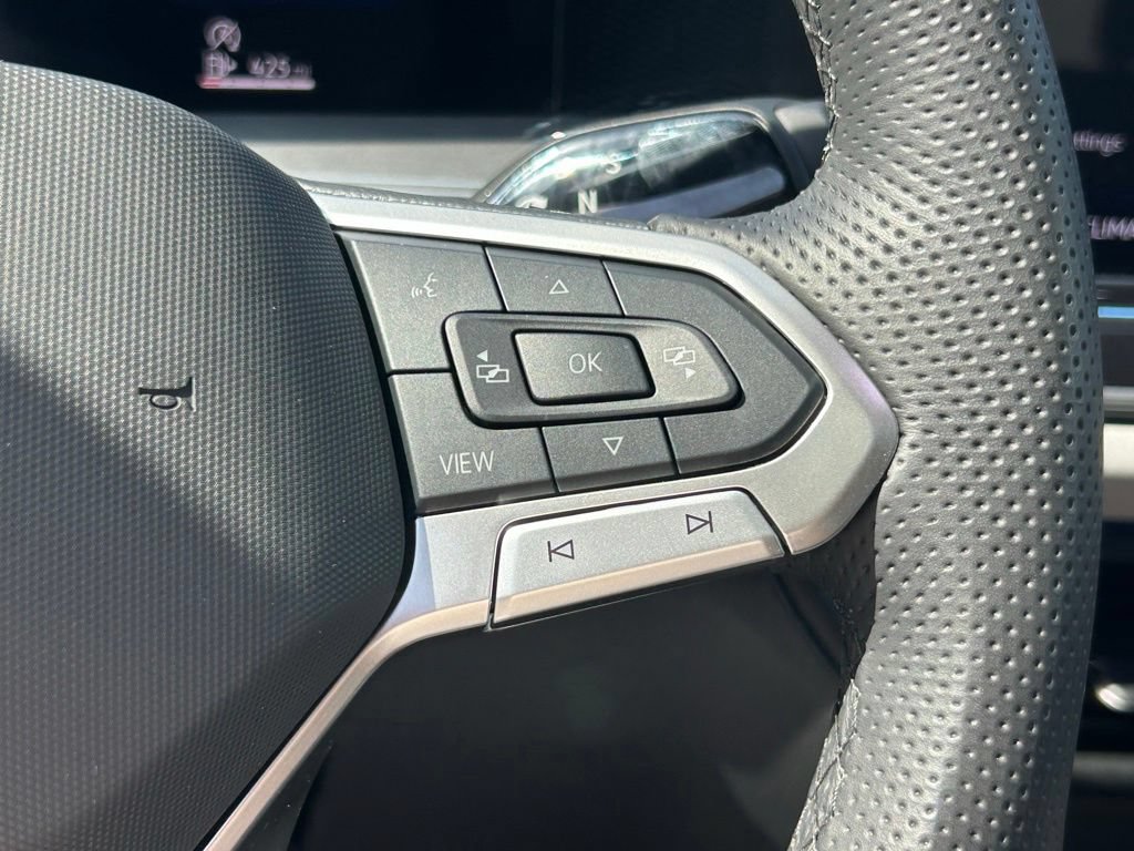 Certified 2025 Volkswagen Tiguan SE R-Line FWD image 30